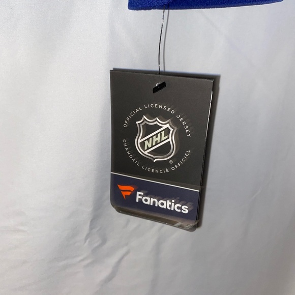 BRAND NEW Maple leafs jersey - Picture 4 of 5